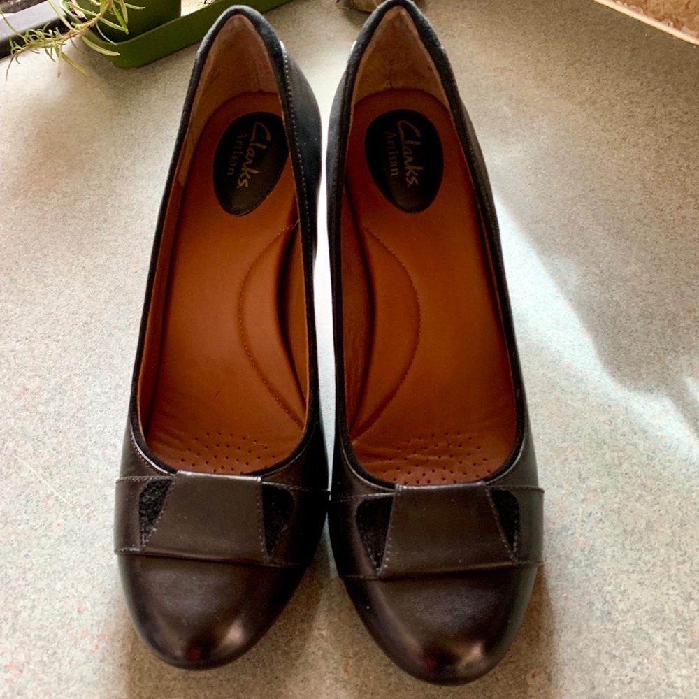 🔥 Clarks Artisan Black Leather Pumps